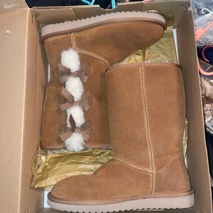 KOOLABURRA BY UGG WORN ONCE STILL IN BOX Victoria Tall Boots with Bows